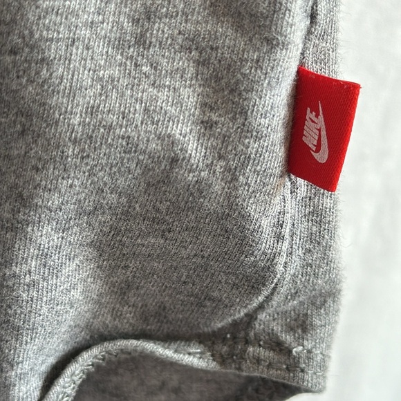 Nike Just Do It gray, black, and red top, size M - Picture 4 of 9